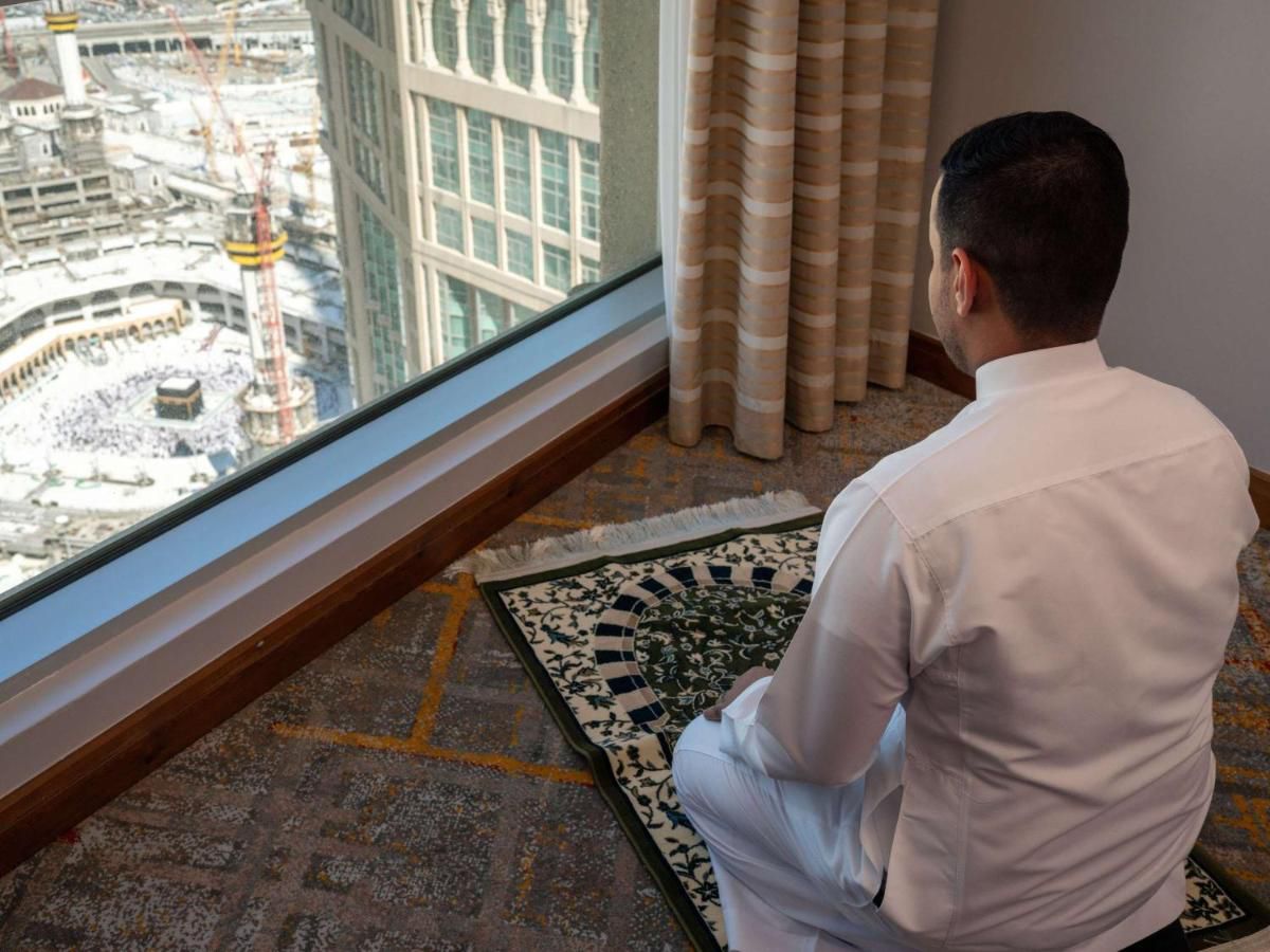 مع شركة احمد جلال ترافيل